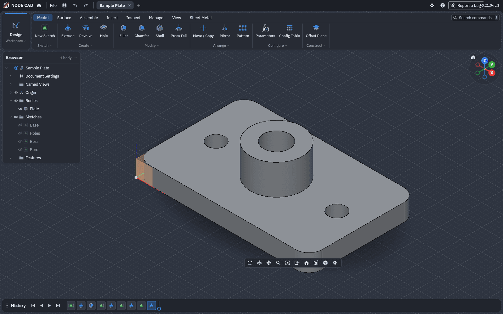L'interface de NØDE CAD : une pièce paramétrique en 3D, l'historique des fonctions et la barre d'outils.